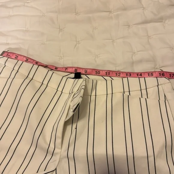 White House Black Market shorts, sz 12.  Cream and Black - Picture 8 of 8